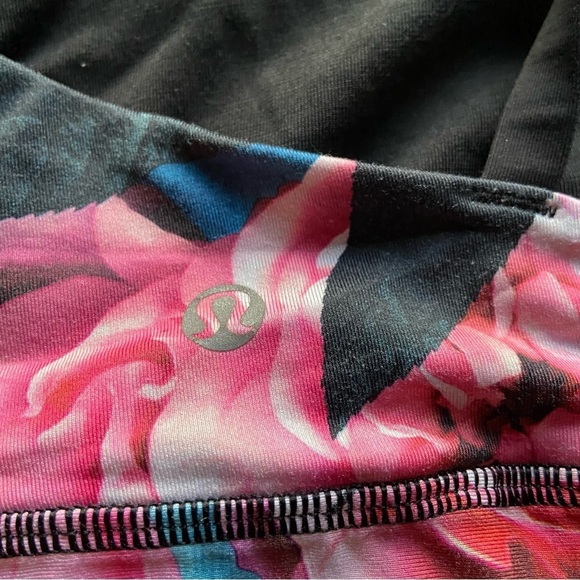 Lululemon Energy Bra
Secret Garden / Black size 6 - Picture 8 of 8